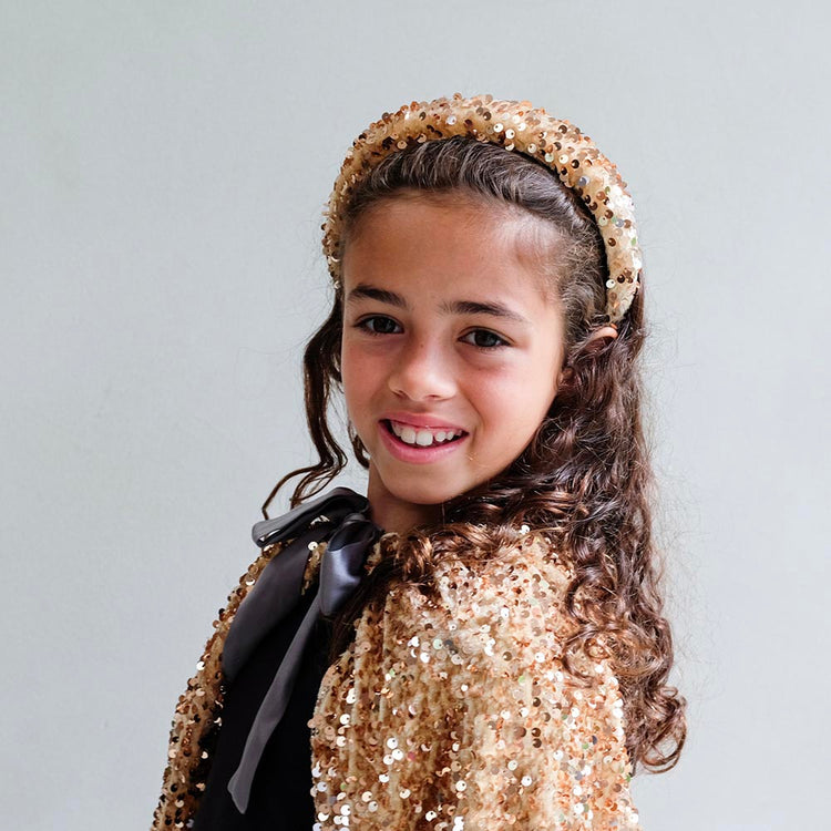 Cape à sequins dorée : idée déguisement princesse enfant