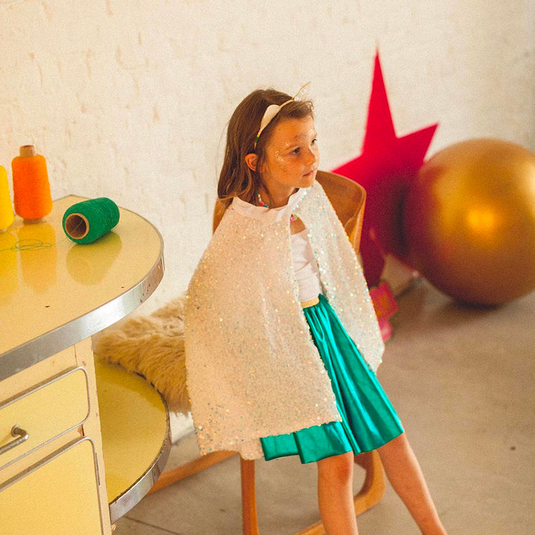 Cape bleue glacée : idee accessoire deguisement carnaval enfant