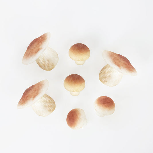 Champignons en mousse : deco de table anniversaire animaux de la foret