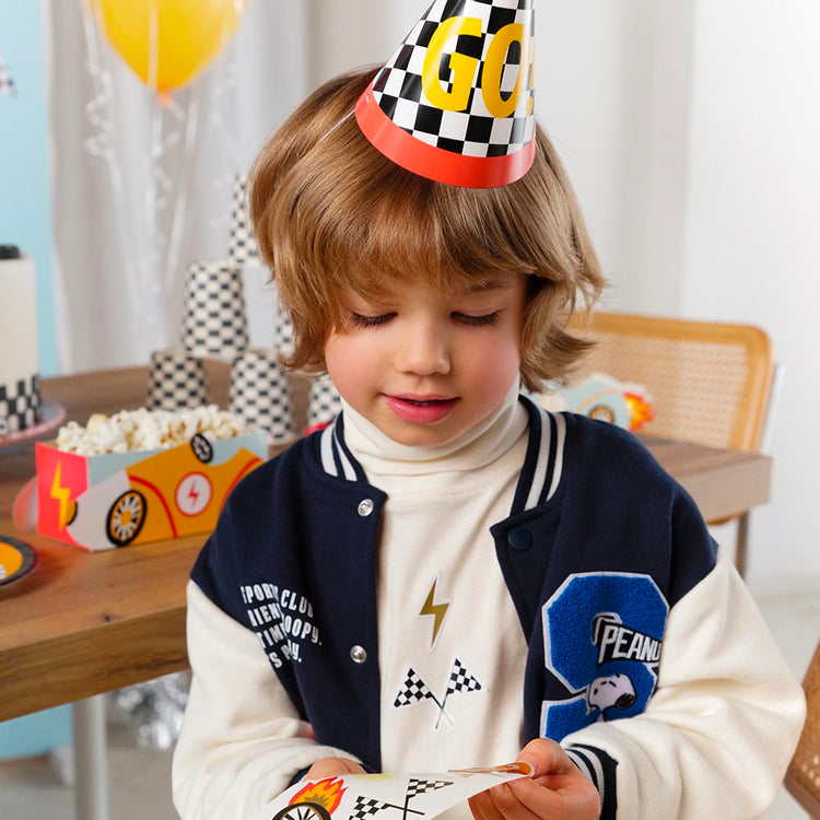 6 chapeaux pointus drapeaux de course : accessoire fete voiture