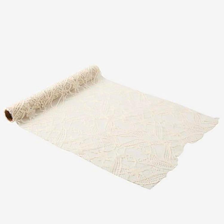 Chemin de table dentelle ivoire : deco de table mariage