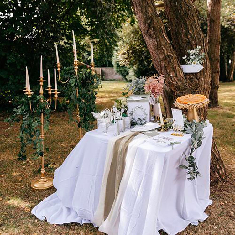 Chemin de table dentelle ivoire : deco de table baby shower