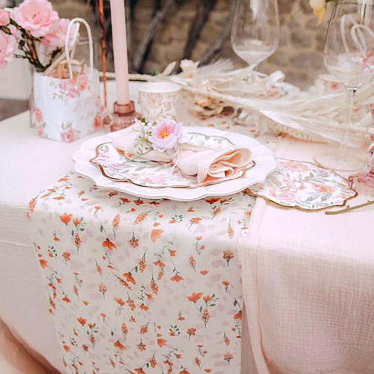 Chemin de table fleurs : decoration de table paques chic
