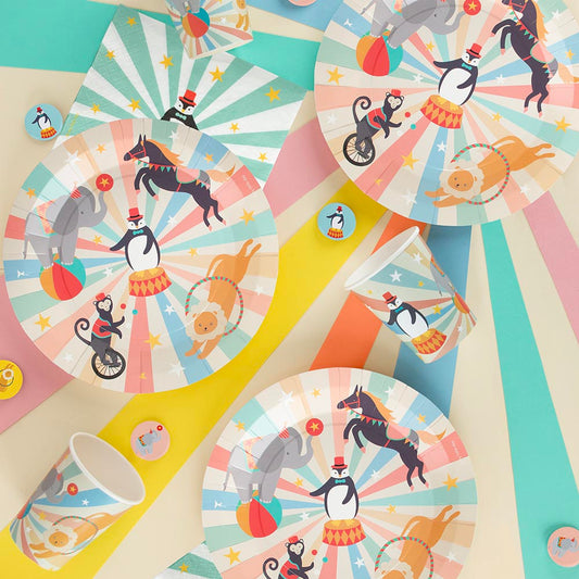 Petit badge thème cirque, à offrir aux invités de fête