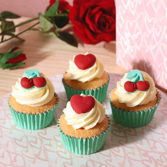 Déco en surcre coeurs et cerises, parfait pour goûter d’anniversaire