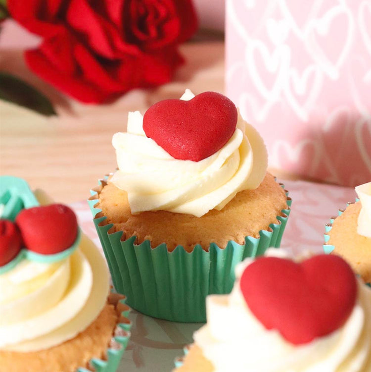 Déco en surcre coeurs et cerises, pour décorer son gùteau d'anniversaire