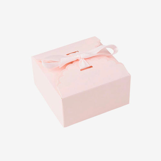 10 contenants rose poudré et rose, un écrin raffiné pour des douceurs