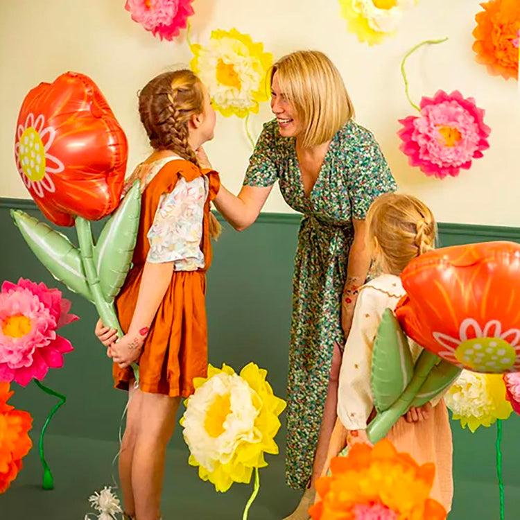 3 fleurs en papier de soie : accessoire deguisement fille