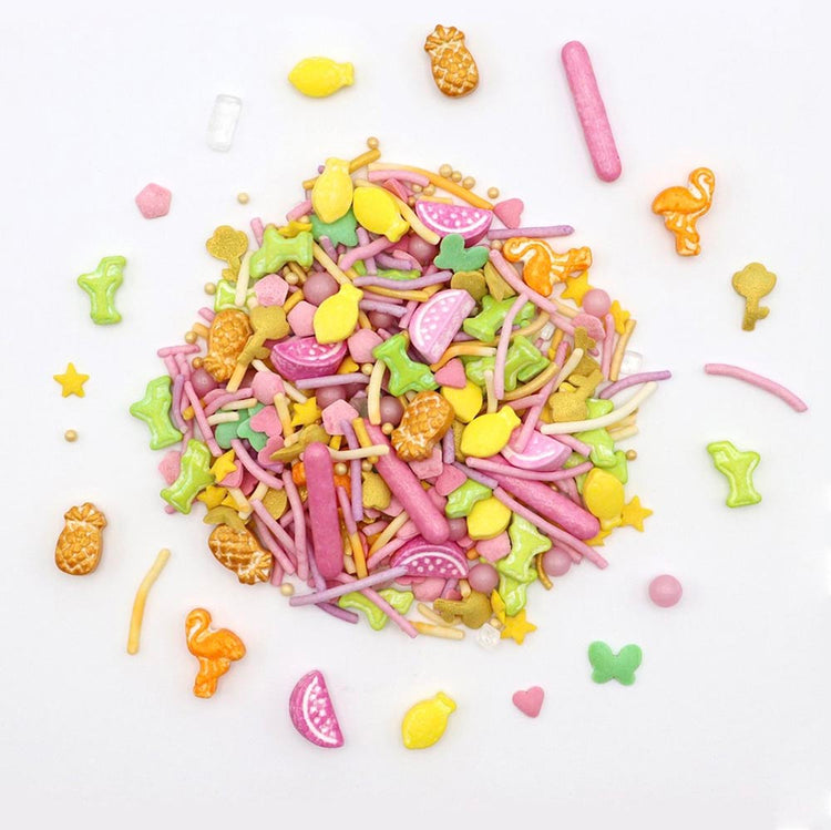 Décoration thème tropical avec flamant rose et fruits colorés