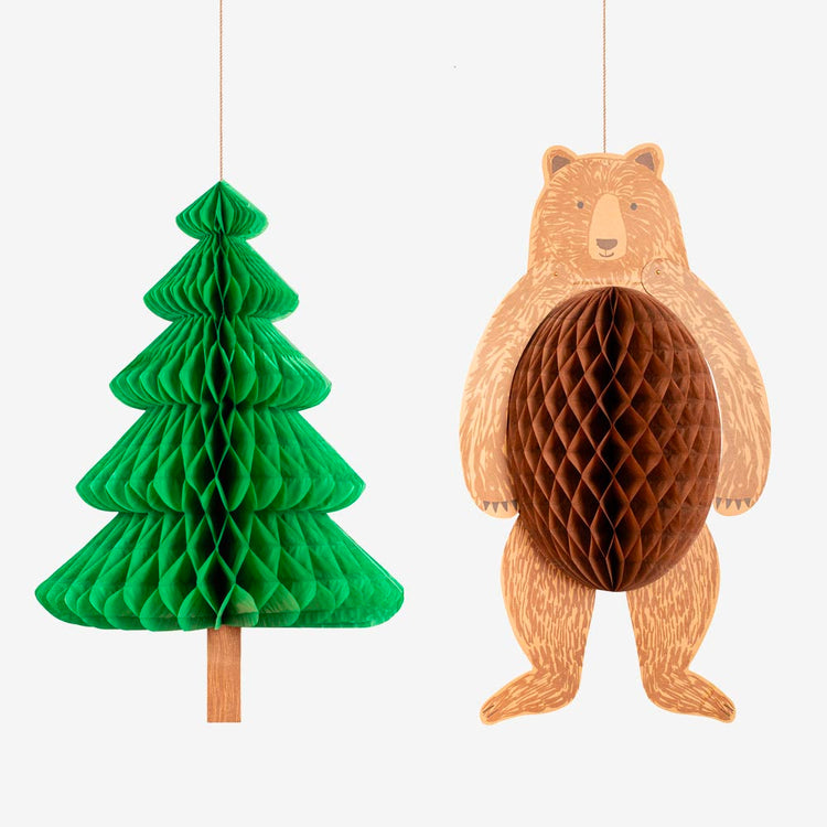 Décoration sapin et ours alvéolés, ambiance hiver féerique