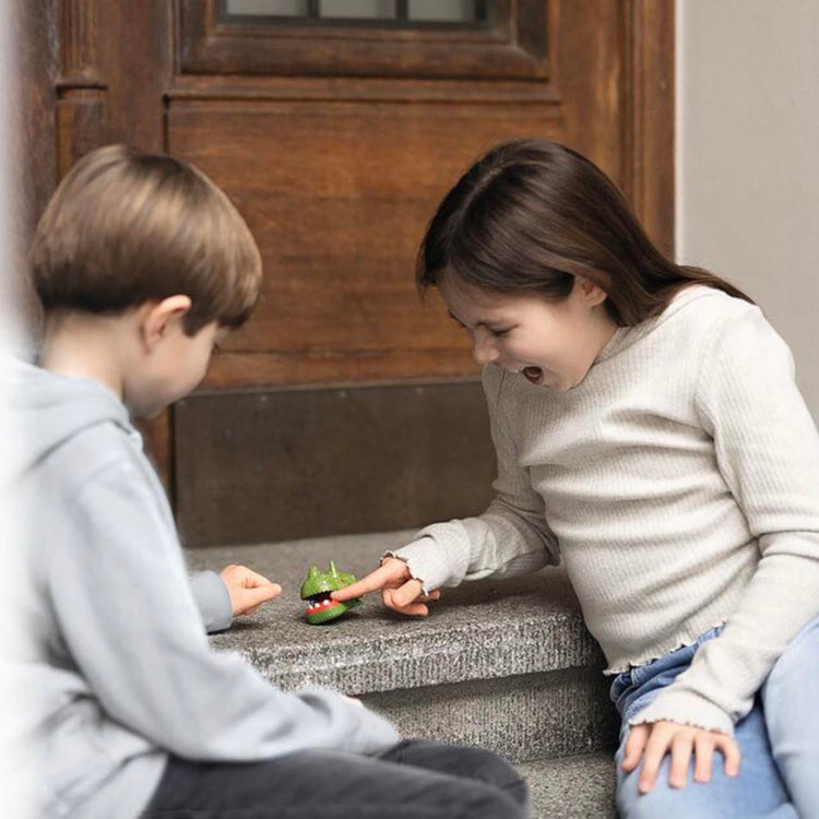 1 dino mordeur de doigt à glisser dans une pochette d'anniversaire surprise