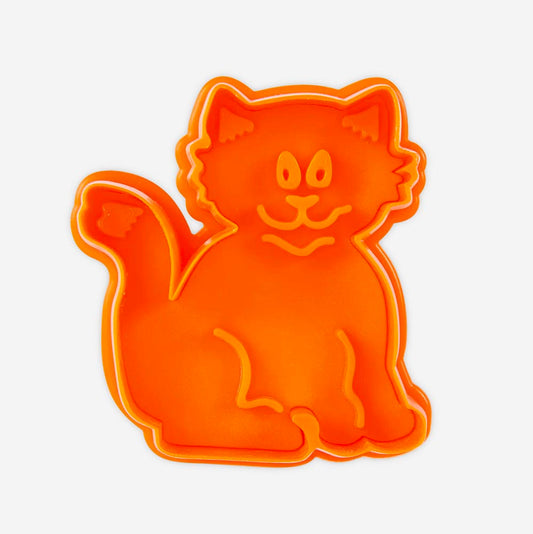 emporte piece chat avec poussoir pour faire des sablés d'anniversaire