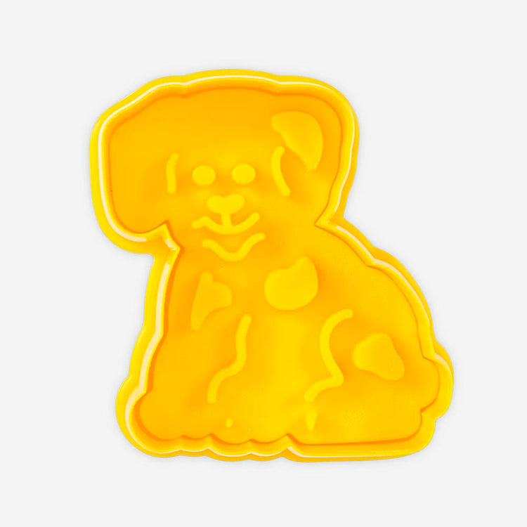 emporte piece chien avec poussoir pour faire des sablés d'anniversaire