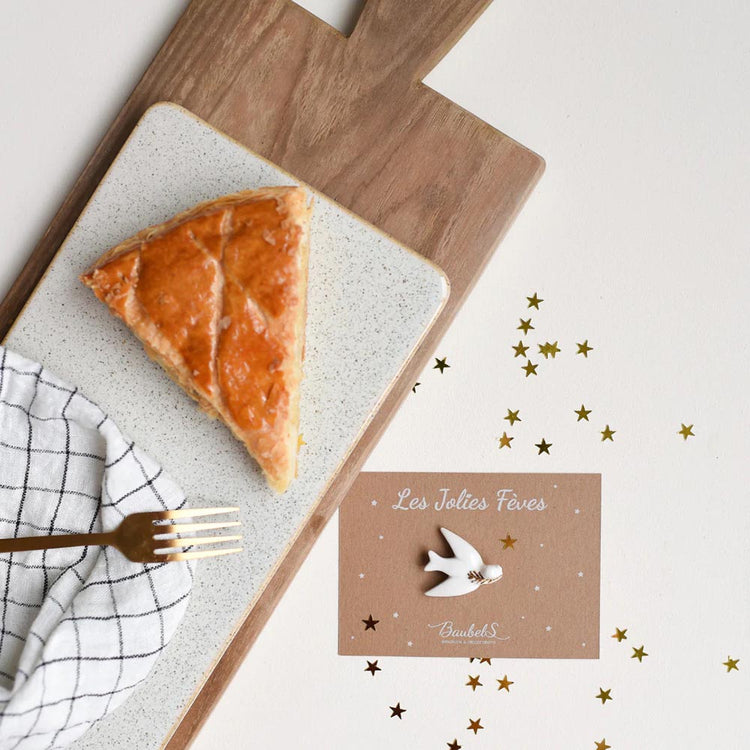 Epiphanie : fève en porcelaine colombe pour galette des rois