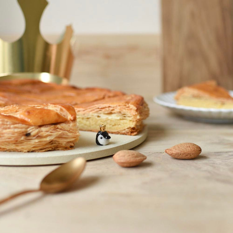 Fève en porcelaine pingouin pour galette des rois maison
