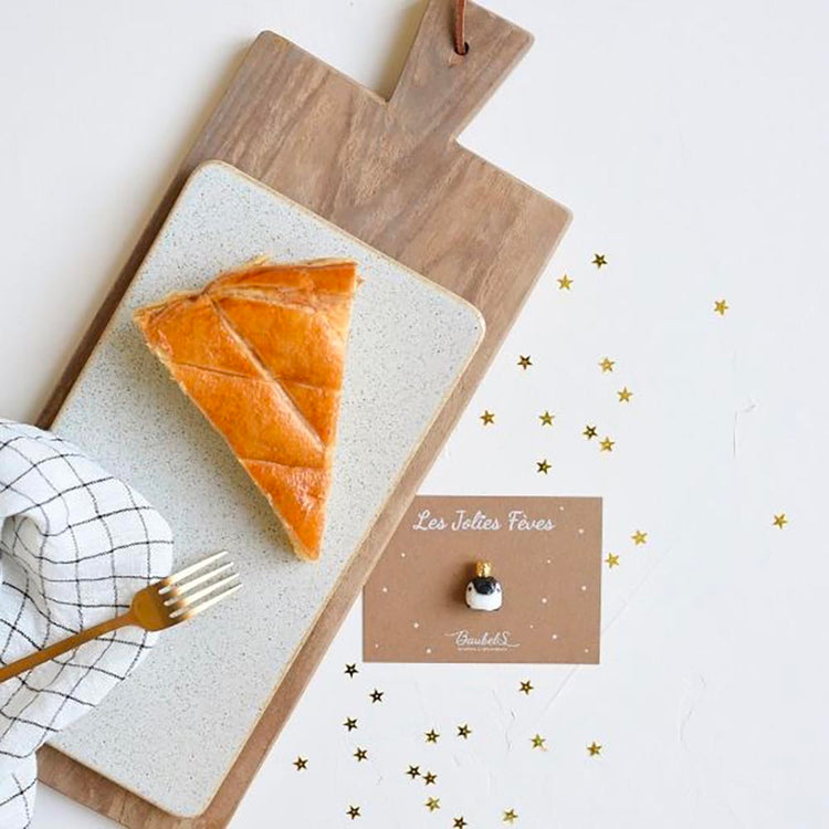 Epiphanie : fève en forme de pingouin pour garnir la galette