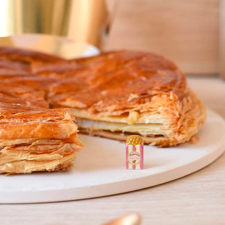 Décoration pour gâteau : fève porcelaine pop corn pour épiphanie