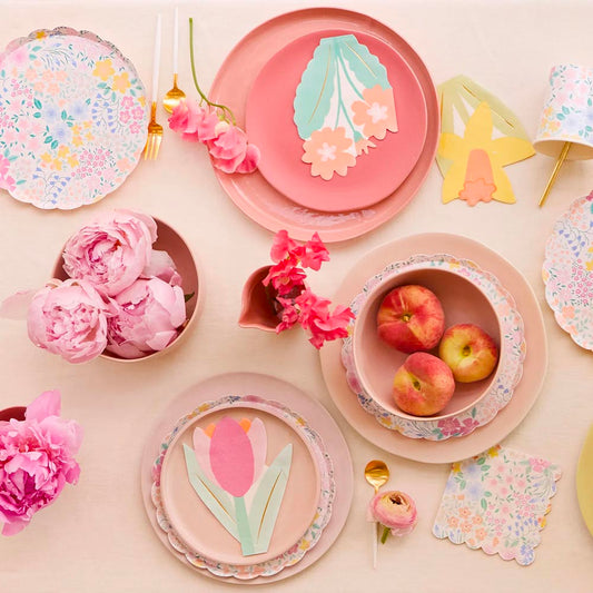 Assiettes carton fleurs cottage, déco élégante champêtre