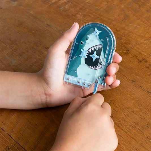 Cadeau enfant : jeu de voyage flipper sur le thème des requins