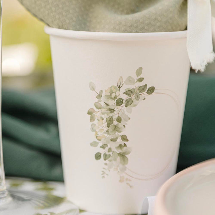 Vaisselle nature : gobelets en carton Ă motif feuillage