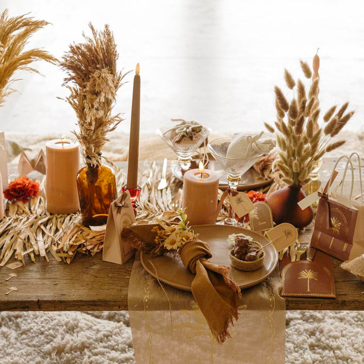 8 gobelets en carton palmier crĂšme et or pour une table d'anniversaire sobre