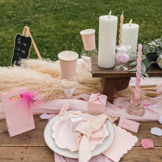 Gobelets rose poudré et rose, un charme romantique