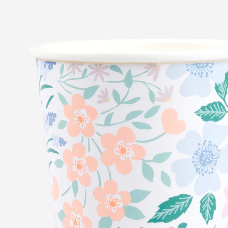 Vaisselle jetable cottage, gobelets Ă fleurs pour mariage