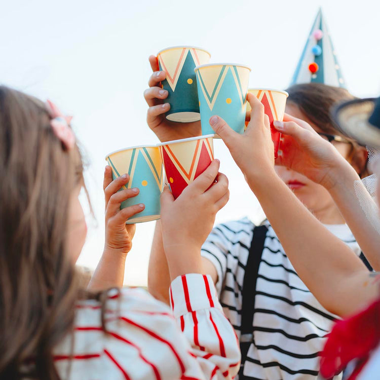 Gobelets rayés multicolores cirque, ambiance fête foraine
