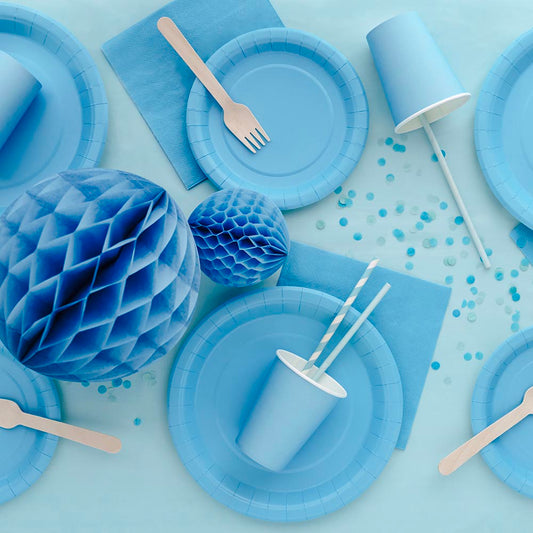 Gobelets en carton bleu clair décoration fête anniversaire