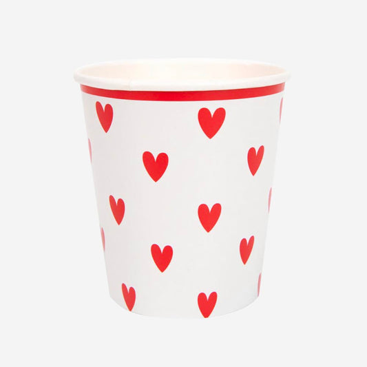 Gobelets rouges à cœurs pour déco d’anniversaire romantique