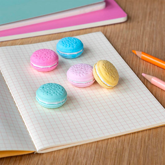 Gommes macarons pastel : idée pochette surprise anniversaire enfant