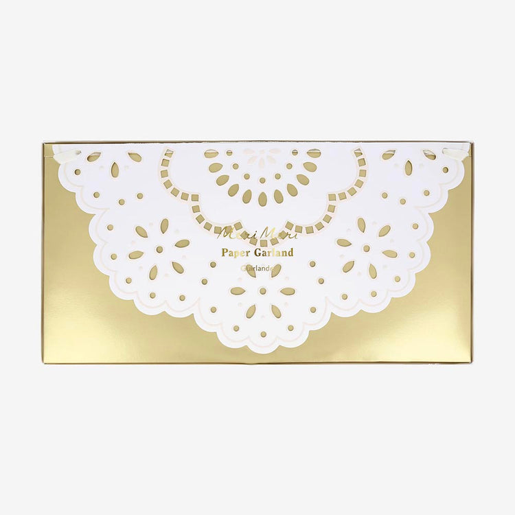 Guirlande blanche broderie anglaise, déco romantique