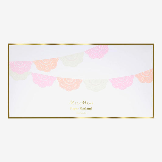 Guirlande rose broderie anglaise, décoration délicate