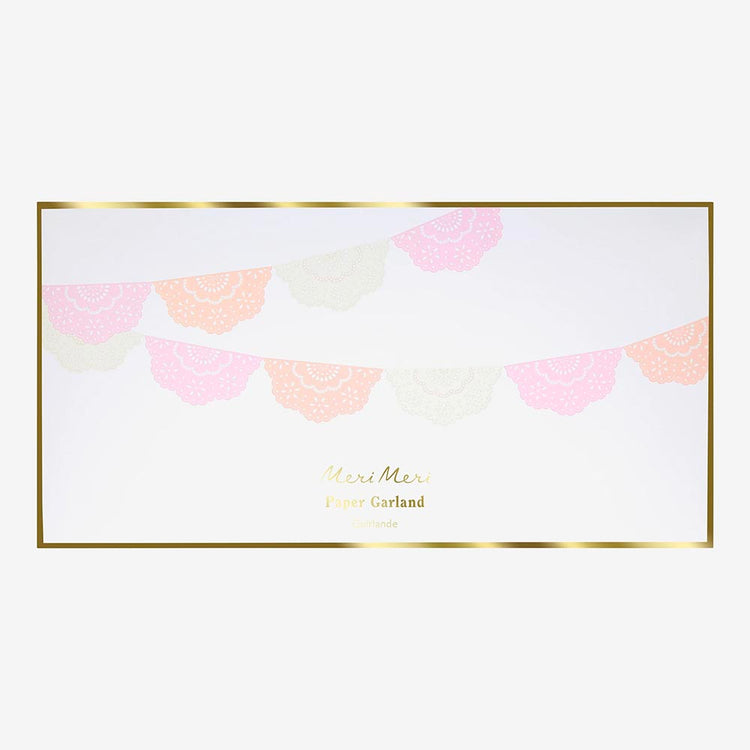 Guirlande rose broderie anglaise, décoration délicate