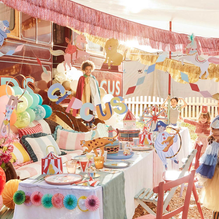 Grande guirlande cirque : decoration anniversaire enfant