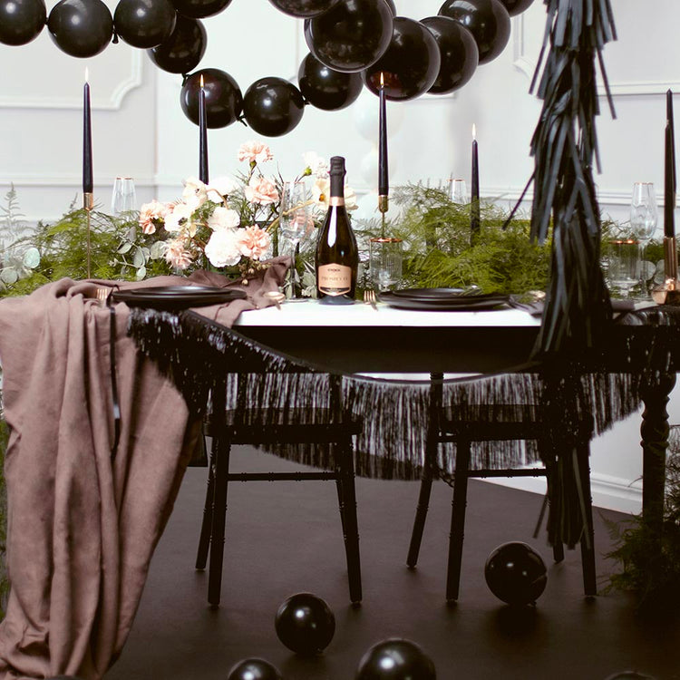 Décoration Nouvel an noir pour soirée chic et tendance