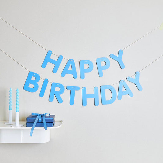 Déco bleu tendre pour anniversaire joyeux et doux