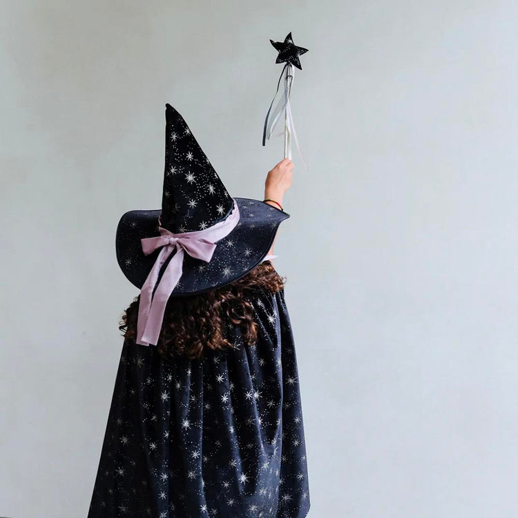 Cape noire de sorcière pailletée : déguisement d'anniversaire