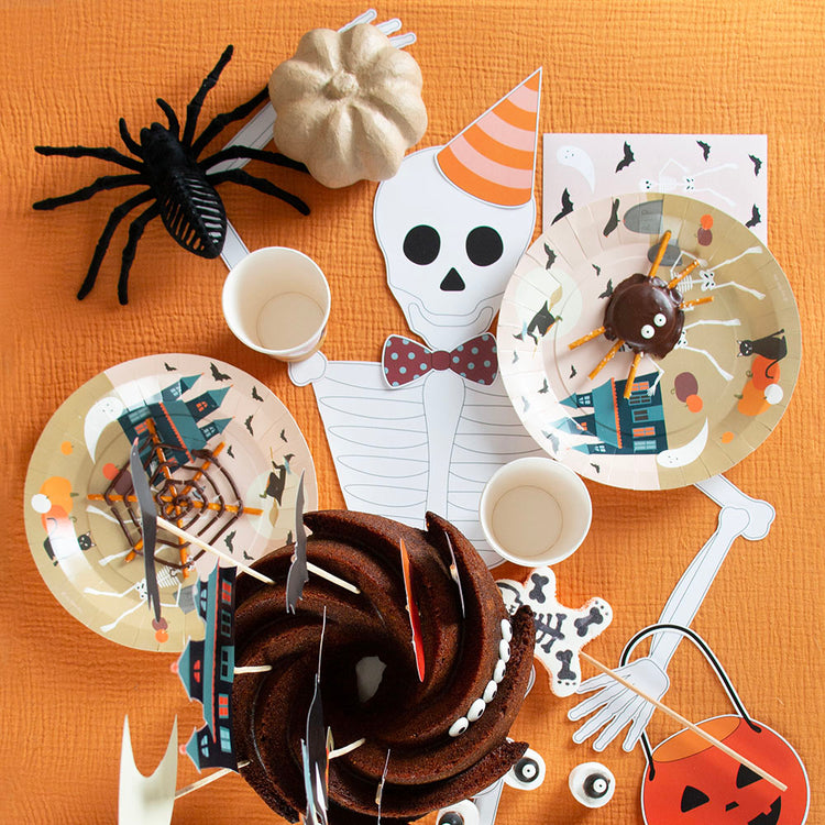 Decoration fete pour soirée halloween : 2 squelettes en papier