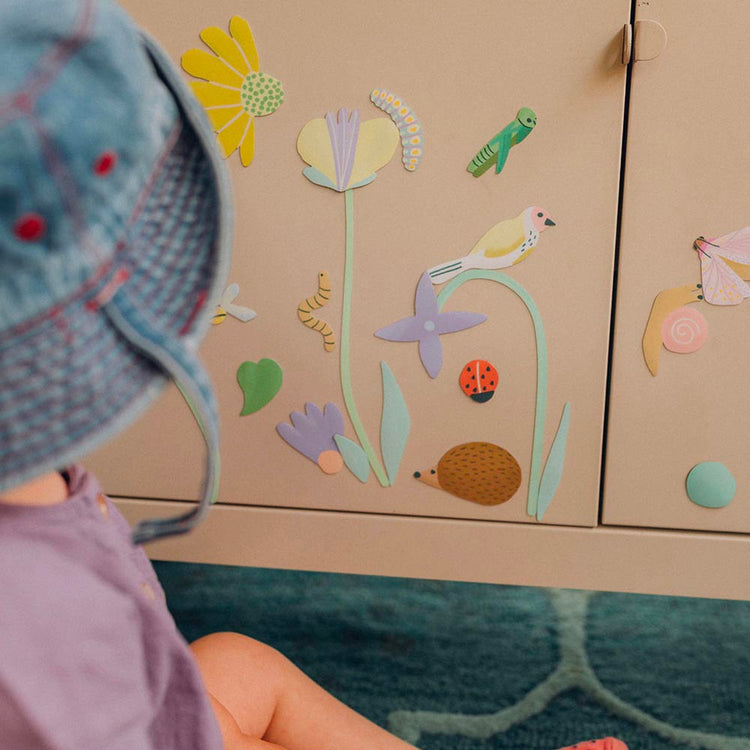 Jeu magnétique sur le thème du jardin : fleurs et insectes, idée cadeau anniversaire enfant