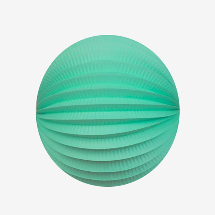 Lampion en papier menthe : decoration anniversaire garcon chic