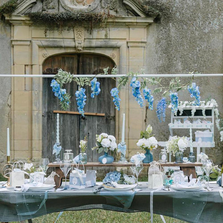 Petits marque-places bleus cœur doré, parfaits pour une réception