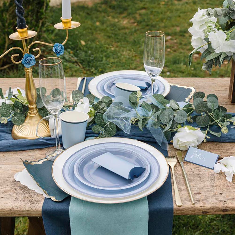 Petits cartons de table bleu orage et marine, un indispensable