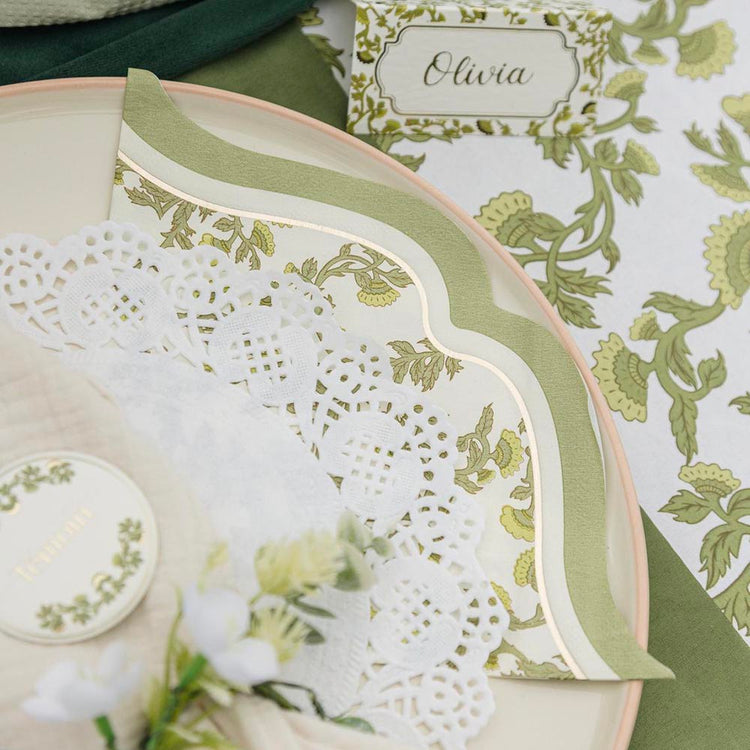 Indiquez les places avec ces élégants marque-places vert botanica