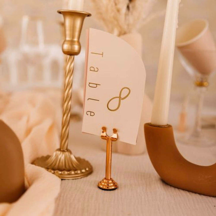 decoration de table mariage : numéro de table chiffre blush