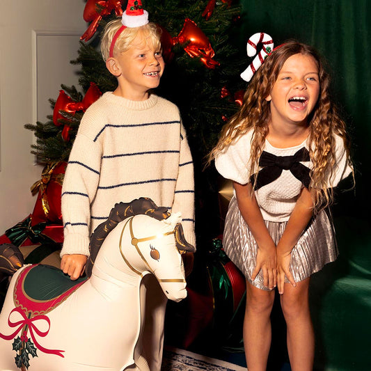serre-tête sucre d'orge velours blanc et rouge pour un photobooth de noel en famille