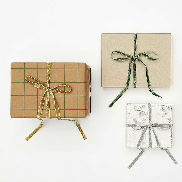 Ruban Ă paillettes iridescent pour emballer les cadeaux de noel