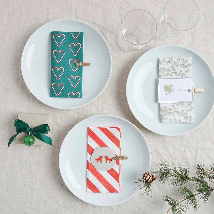 Serviettes en papier à rayures rouges et blanches : deco de table noel