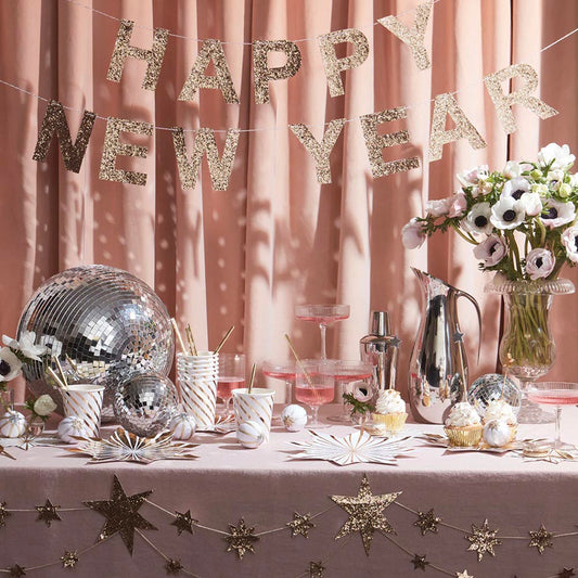 Décoration pour le Nouvel an avec guirlande happy new year