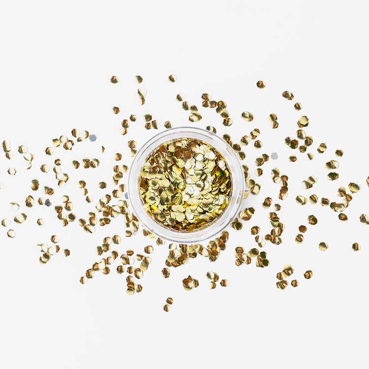 Paillettes dorées visage et corps : maquillage facile